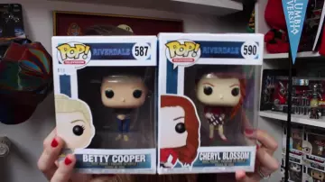La figurine funko pop de Cheryl Blossom dans la video youtube  Haul nyc avec adresses et surprise de Fancy Fanny