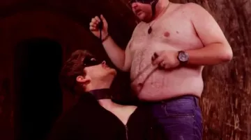 Collar y correa en el video de Linksthesun - Último baile - Indila (reseña) [Reupload para plataforma móvil]