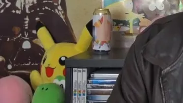 Plush Pikatsu in the video Linksthesun - Last danse - Indila (critique) [Réupload for mobile platform]