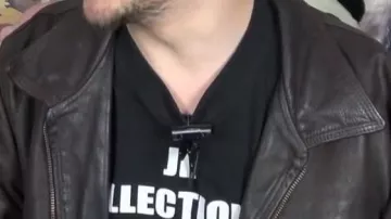 T-shirt Andréas et NIcolas in the video Linksthesun - Last danse - Indila (critique) [Réupload for mobile platform]