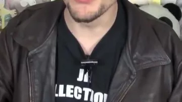 Lavalier microphone in the video of Linksthesun - Last danse - Indila (critique) [Réupload for mobile platform]