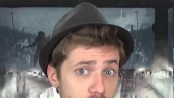 El sombrero de Mathieu Sommet en el video Linksthesun - Last dance - Indila (reseña) [Reupload para plataforma móvil]