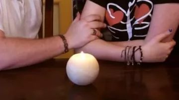 Candle decoration in the video Linksthesun - Last danse - Indila (critique) [Réupload for mobile platform]