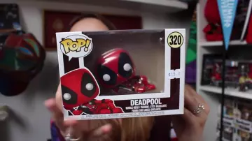 La figurine funko pop de Deadpool dans la vidéo youtube  Haul nyc avec adresses et surprise de Fancy Fanny