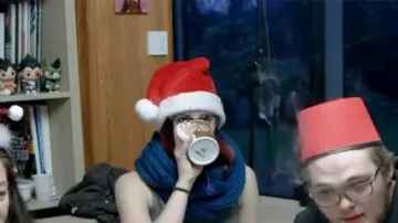 Bonnet de noel porté dans la vidéo de linksthesun Partie de Concept en famille !