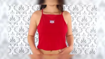 La camiseta roja sin mangas utilizó Horia en su vídeo "un botín a 500 euros: abusé"