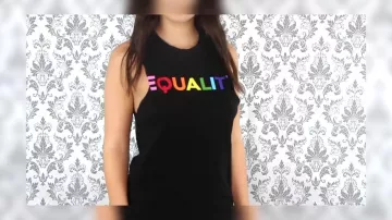 La camiseta negra sin mangas de Horia en su vídeo "un botín a 500 euros: abusé"
