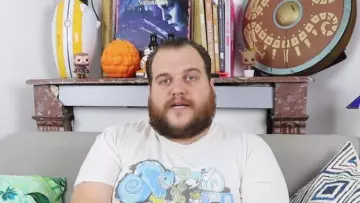 Le vinyle de la bande originale du film Edward aux mains d'argent de Gastronogeek vu dans sa video "Des rencontres et des Gateaux !"
