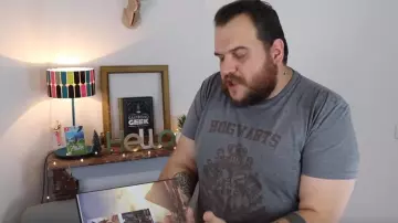 The book of kitchen of Gastronogeek (Thibaud Villanova) in his video "My cookbook Assassin's Creed"