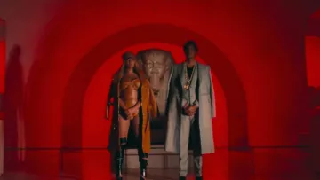 The cap leather MCM Beyoncé in the clip APES**IT The Fan