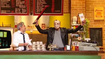 In the disguise of Jason / Friday the 13th saw in the Burger Quiz