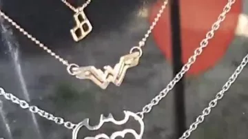 Colgante HARLEY QUINN visto en Vlog - LinksTheSun en The Geek Faëries 2018 de Linksthesun