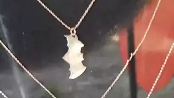 pendant batman seen in Vlog - LinksTheSun to Geek Faëries 2018 Linksthesun