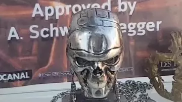 figurine terminator seen in Vlog - LinksTheSun to Geek Faëries 2018 Linksthesun