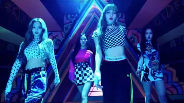 The skirt checkerboard of Jisoo in the clip DDU-DDU-THE of BlackPink