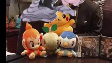 Juguete de peluche Tortipouss visto en linksthesun Point Culture video sobre Pokémon