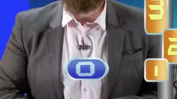 chemise rose vu dans Chansons françaises : le moment où ça a merdé (critique) de Linksthesun