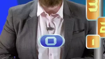 Veste de costume grise vu dans Chansons françaises : le moment où ça a merdé (critique) de Linksthesun