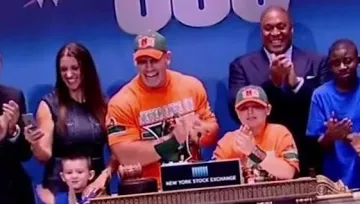 Le t shirt orange WWE de John Cena vu dans "20 bonnes raisons d'aimer le catch" de Linksthesun