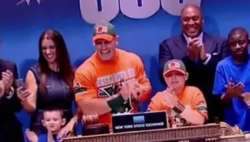 Le t shirt orange WWE de John Cena vu dans "20 bonnes raisons d'aimer le catch" de Linksthesun