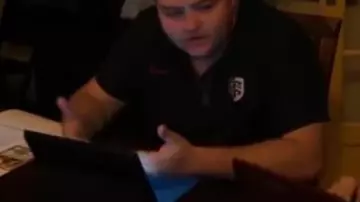 Polo stade toulousain vu dans Bella - Maître Gims (critique) de Linksthesun