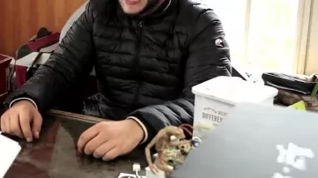 down jacket black, seen in Is this that you love me - Maître Gims (critique) REUPLOAD of Linksthesn