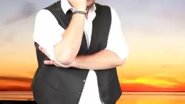 vest costume seen in Is that you love me - Maître Gims (critique) REUPLOAD of Linksthesun