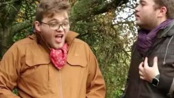 bandana rouge vu dans Je suis - BigFlo & Oli (critique) de Linksthesun