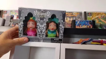 Figurines disney Cinderella Anastasia and Drizella in the youtube video room tour 100% Disney Wonder Hook
