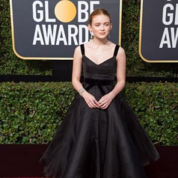 The pin-pen Chanel Sadie Sink for the Golden Globe Awards 2018