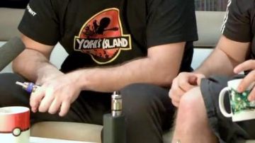 Mug Pokeball visto en The Rumble of YouTubers: ¡el primer campeón de YouTube! (Linksthesun)