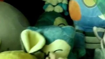 Pokémon de peluche Feuillajou visto en Point Culture: Fan Theories in Cinema (Parte 1) REUPLOAD (Linksthesun)