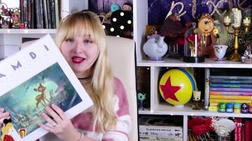 El libro Bambi 75 aniversario en el video de youtube enorme acarreo de disney y regalos de Navidad de Pixietubeuse