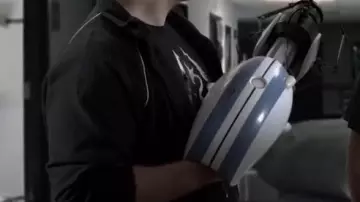 t shirt skyrim vu dans Chansons françaises : le moment où ça a merdé (critique) de Linksthesun