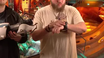 t shirt Banana creed vu dans Chansons françaises : le moment où ça a merdé (critique) de Linksthesun