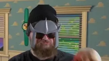 Masque Shredder  vu dans Chansons françaises : le moment où ça a merdé (critique) de Linksthesun