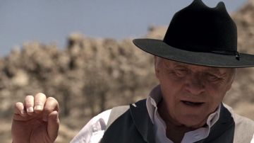 Sombrero negro usado por el Dr. Robert Ford (Anthony Hopkins) como se ve en Westworld S01E02