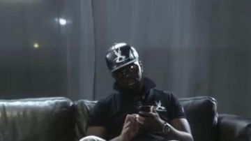 La gorra negra de Snapback Vortex en el video de revisión del juego - Vitaa feat. Gims Maestros de LinksTheSun