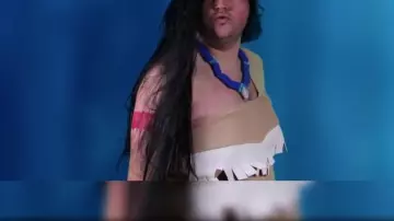 Traje de Pocahontas visto en las canciones de Disney de Linksthesun (crítica)