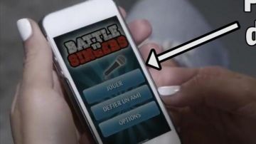 Iphone 5c white in the video critical of the Game over - Vitaa feat. Maître Gims of LinksTheSun