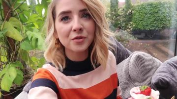 The striped sweater orange Zoella (Zoe Suggested) on his Youtube channel MoreZoella