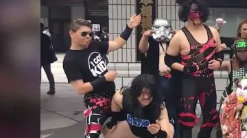 T-shirt I Got Kids vu dans 20 bonnes raisons d'aimer le catch (Linksthesun)