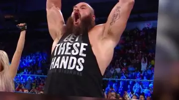 T-shirt Get These Hands vu dans 20 bonnes raisons d'aimer le catch (Linksthesun)