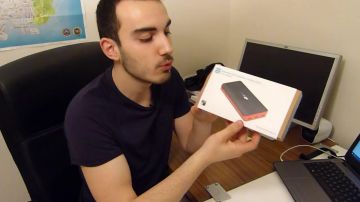 The external battery EC Technology seen in the video Chain of the Geek "To charge your smartphones anywhere at a low price"