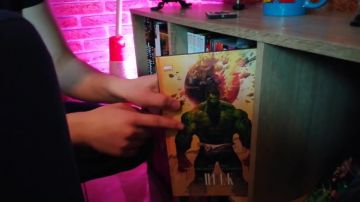 The book Hulk Volume 1 seen in the video Chain of the Geek "visit my new decor geek"