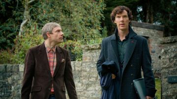 The replica of the coat Sherlock Holmes (Benedict Cumberbatch) in Sherlock S03E03