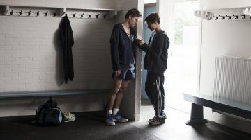 Le jogging Adidas porté par les garçons de l'équipe d'athlétisme dans le film Boys