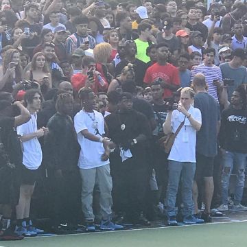 The white t-shirt Air Jordan "Jumpman" Travis Scott on his account Instagram