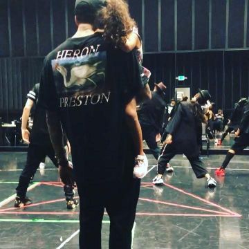 The t-shirt Heron Preston worn by Chris Brown on his account Instagram