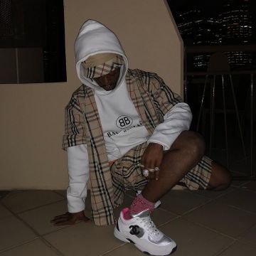 La sudadera con capucha blanca Balenciaga de Lil Uzi Vert en su cuenta de Instagram